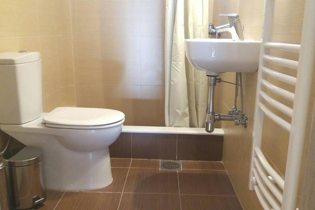 New, Bright, Cozy, Autonomous Apartment With Private Entrance And Garden, 42 M2, 5Min To The Beach And City Center Kalamata Exterior foto
